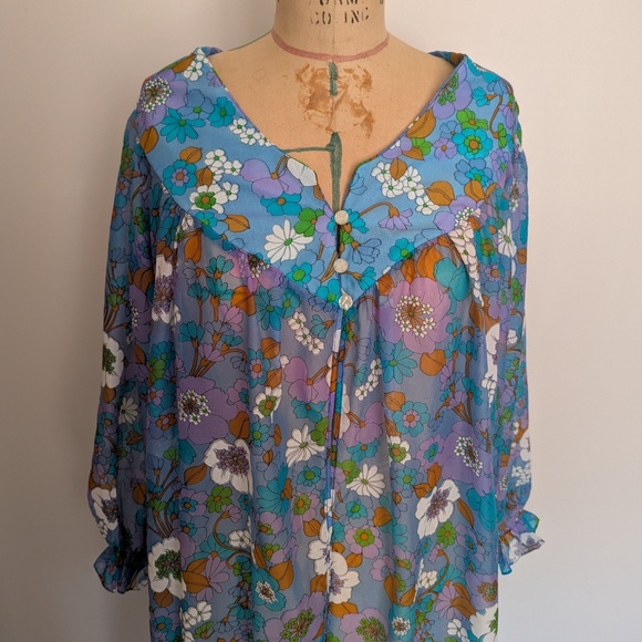 Vintage Flower Nightgown - Picture 2 of 9